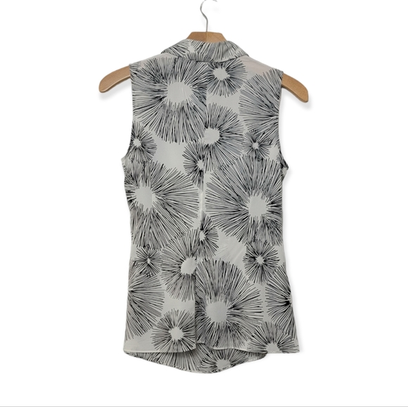 Cabi Sleeveless Blouse - Picture 2 of 6